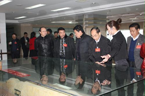 全省粮油“千亿产业”工程建设成果巡回观礼团来公司考察(图1)