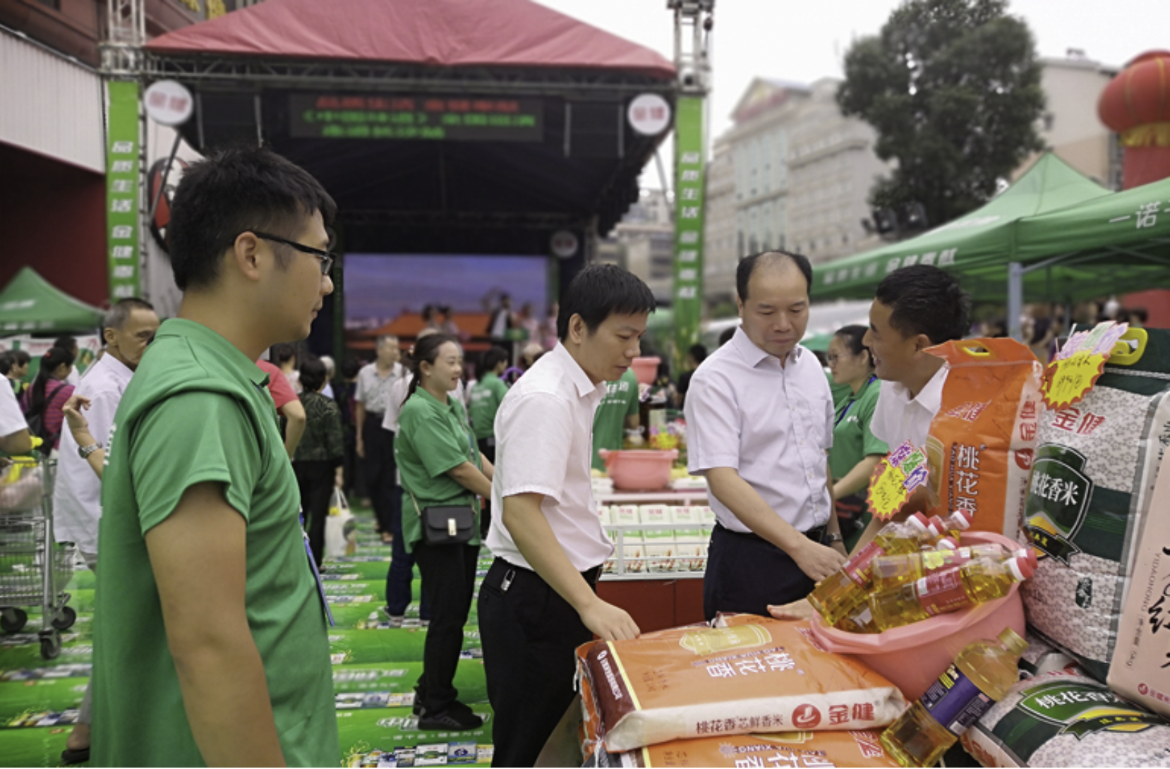 陈伟督查金健路演(图3) 陈伟督查金健路演(图3)