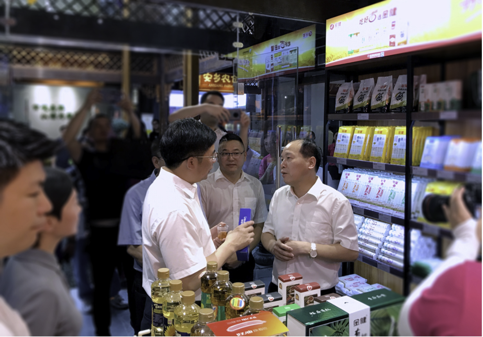 “金健乐购体验店”正式营业(图2) “金健乐购体验店”正式营业(图2)