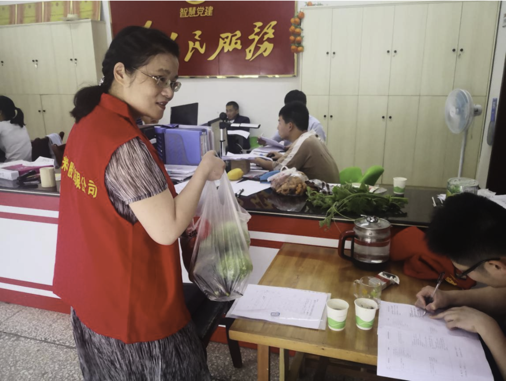 我为贫困户农产品代言——公司扶贫工作组开展消费扶贫活动(图1) 我为贫困户农产品代言——公司扶贫工作组开展消费扶贫活动(图1)