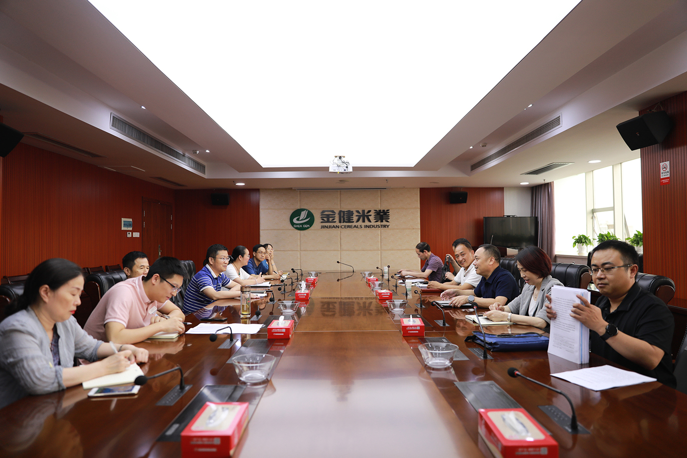 常德市千名干部联千企“送政策、解难题、 优服务”行动走进金健米业(图3)