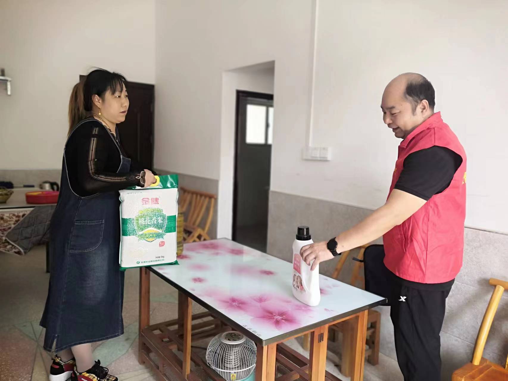 东风微拂石径斜，乡村振兴暖民心(图4)