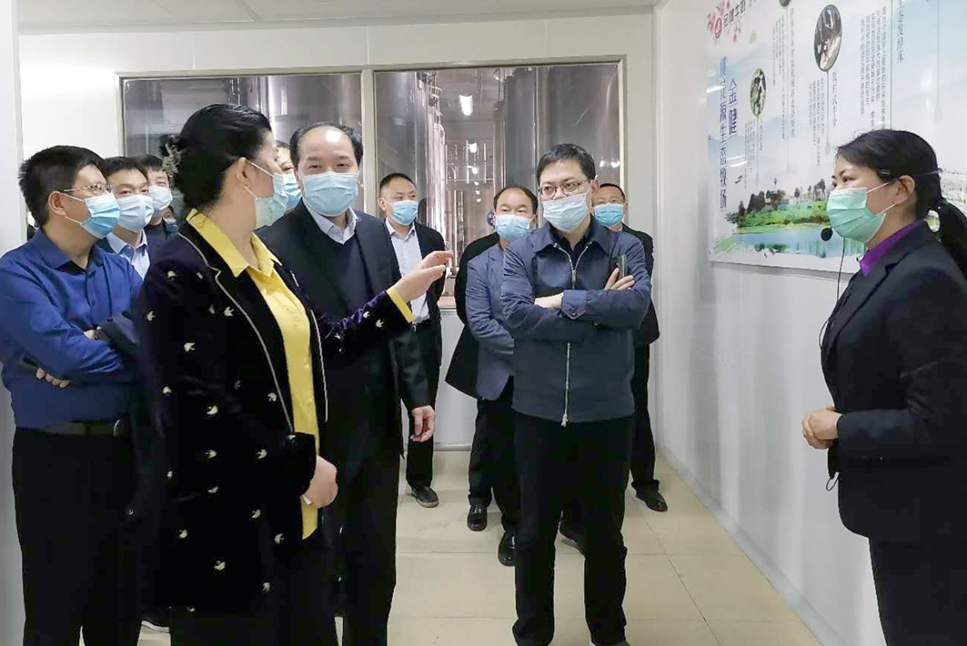 余怀民来乳业公司检查(图1) 余怀民来乳业公司检查(图1)