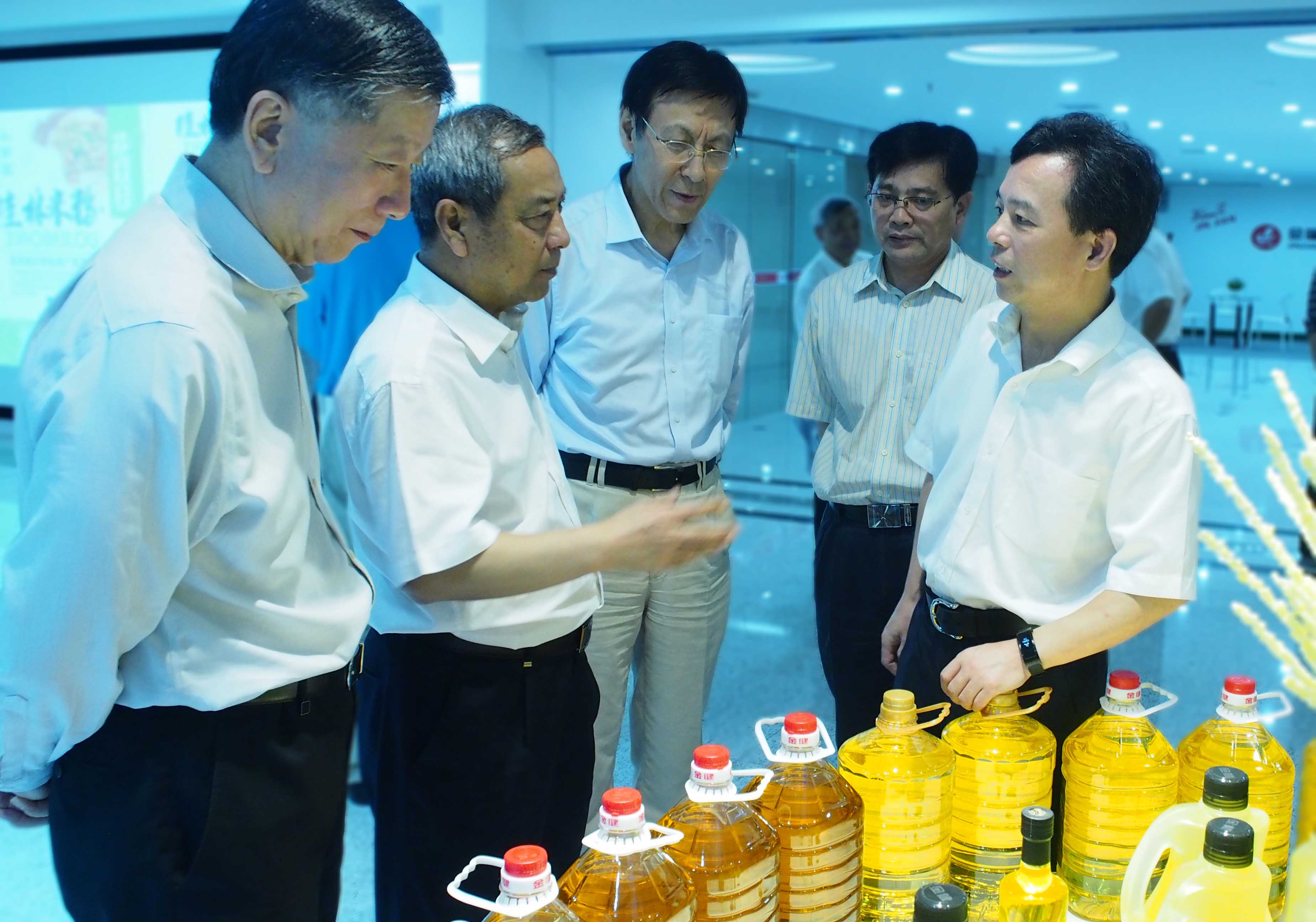 陈锡文考察金健米业(图4)