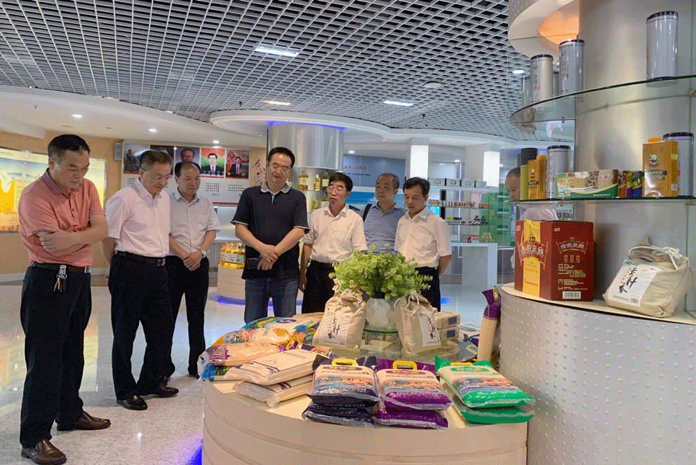 省粮食和物资储备局副局长刘初荣来公司调研(图1)
